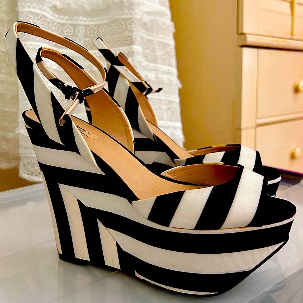 ZARA Summer 2013 wedge. Size EUR 37. Black/White stripes. Gently worn.